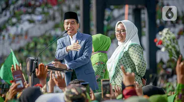 Presiden Joko Widodo atau Jokowi menyampaikan sambutan saat menghadiri Hari Lahir ke-78 Muslimat Nahdlatul Ulama (NU) atau Harlah ke-78 Muslimat NU di Stadion Gelora Bung Karno, Jakarta, Sabtu (20/1/2024). Dalam rangka menyambut Harlah ke-78 Muslimat NU, Pimpinan Pusat Muslimat Nahdlatul Ulama mengadakan dzikir, doa, dan sholawat untuk kemaslahatan bangsa. (Liputan6.com/Faizal Fanani)