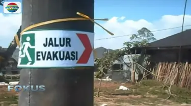 BPBD menyiapkan jalur evakuasi bagi warga yang tinggal di dalam radius 1 kilometer dari bibir kawah.