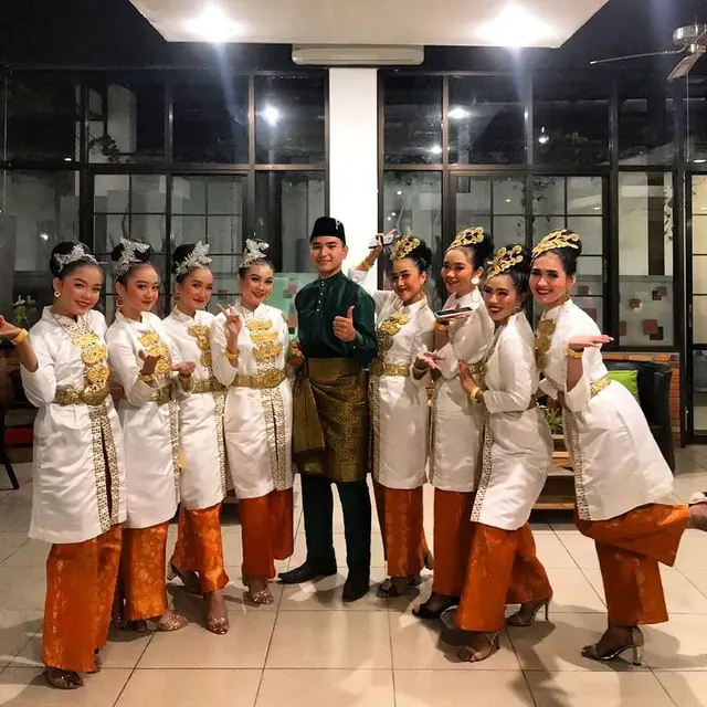 7 Gaya Hari Putra LIDA 2020 Saat Pakai Busana Adat Ini Keren