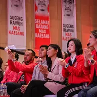 Potret Erina Gudono tenteng tas mahal di deklarasi Kaesang Pangarep sebagai Ketum PSI (@erinagudono)