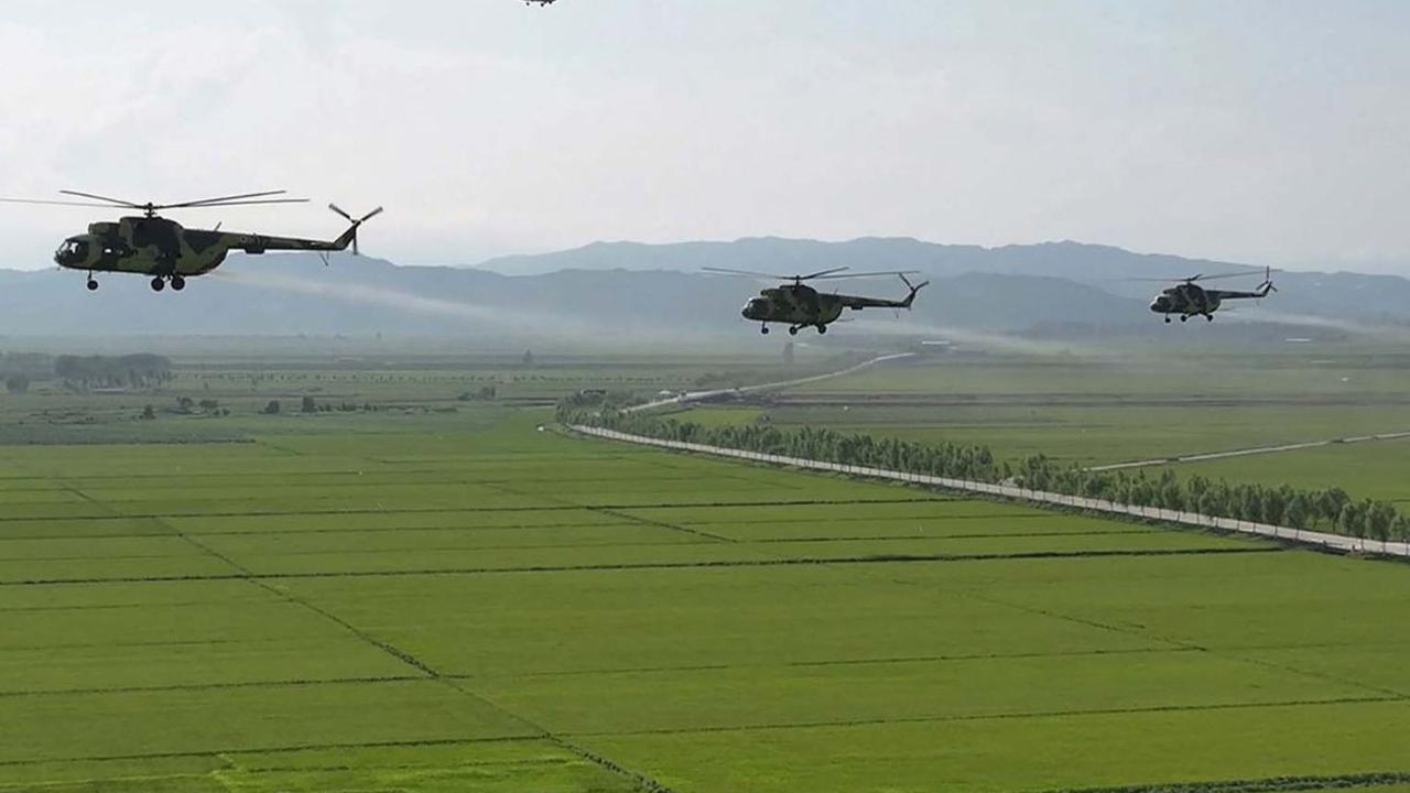 Pemimpin Korea Utara, Kim Jong-un dilaporkan mengerahkan puluhan pesawat militernya. Tetapi mobilisasi alutsista udara ini bukan dilakukan untuk perang, melainkan bagian dari upaya menyelamatkan tanaman yang terdampak terjangan topan.
