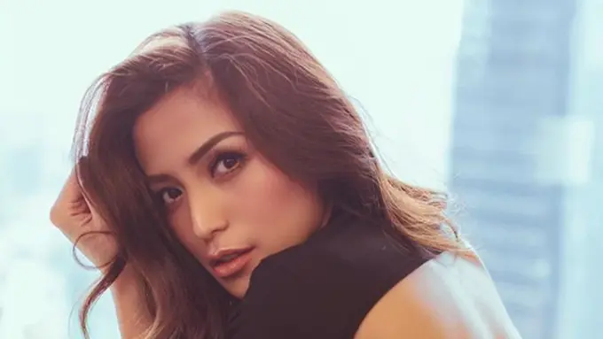 Dari Simpel Sampai Glamor, Makeup Jessica Iskandar Nggak Ngebosenin