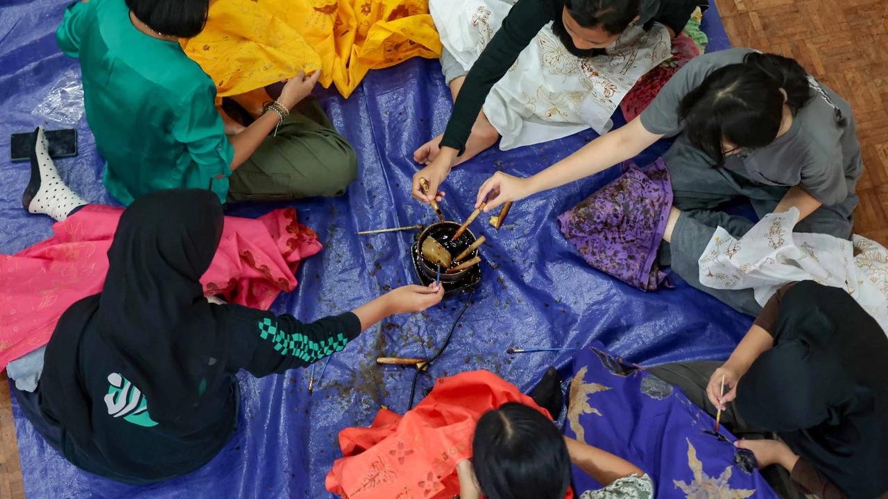 FOTO: Puluhan Peserta Asah Keterampilan Membatik Betawi