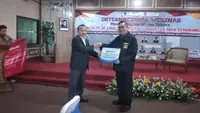 Yayasan Peduli Kasih Salurkan Bantuan Ratusan Bibit Tanaman dan Sembako ke Desa Kalikesek Lewat Untag Semarang (merdeka.com)