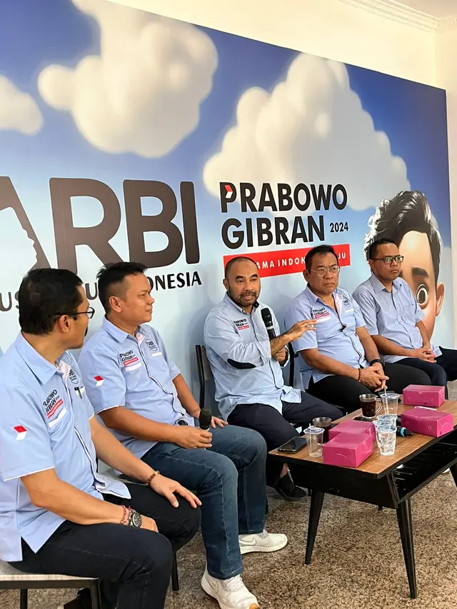 Arus Baru Indonesia (ARBI) bersama Tim Kampanye Nasional (TKN) saat menggelar jumpa pers. (Istimewa)
