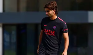 Ferran Torres saat sesi latihan perdana setelah resmi jadi pemain Paris Saint-Germain (PSG). (Dok X @PSG_inside)