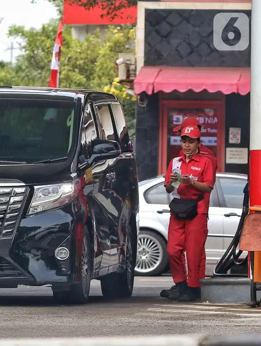 Lalu, listrik bagi rumah tangga 450 VA dan 900 VA yang terdaftar di Data Terpadu Kesejahteraan Sosial (DTKS) dan subsidi tetap untuk solar Rp 1.000 per liter. (Liputan6.com/Angga Yuniar)