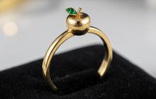 Tren Elegansi Modern, 7 Koleksi Model Cincin Emas Apel yang Simpel tapi Mewah di 2025