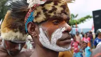 Hiasan Kepala Tradisional pada masyarakat di bagian Selatan Papua. (Liputan6.com / Katharina Janur)