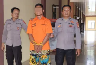 Polisi menangkap seorang sopir yang diduga menguras uang milik majikannya. Hasil kejahatannya digunakan untuk membeli mobil hingga berkaraoke bersama LC. (Foto: Istimewa)