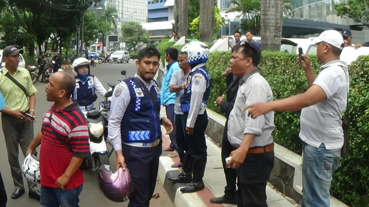 Motornya Digembos, 'Mata Elang' Nyaris Baku Hantam dengan Petugas