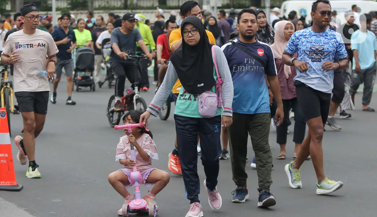 Penutupan jalan dilakukan mulai jam 18.00 WIB hingga pukul 02.00 WIB. (Liputan6.com/Herman Zakharia)