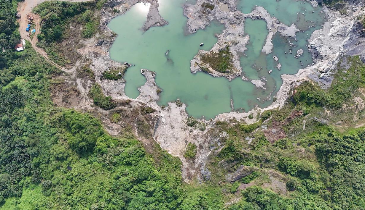 Suasana tambang batu dan pasir di kawasan Sudamanik, Gorowong, Parung Panjang, Kabupaten Bogor, Jawa Barat, tampak sepi pada Kamis (23/10/2025). (merdeka.com/Arie Basuki)