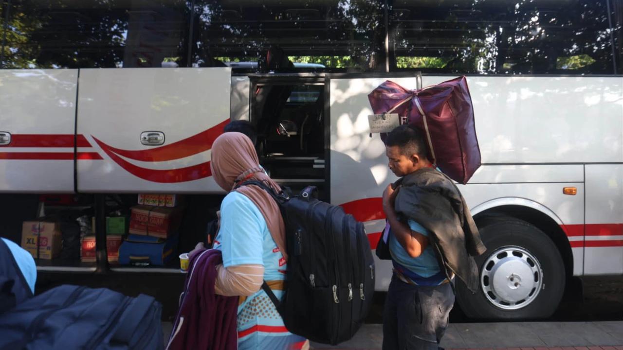 FOTO: Ribuan Pemudik Berangkat dari Masjid Istiqlal Melalui Program Mudik Gratis