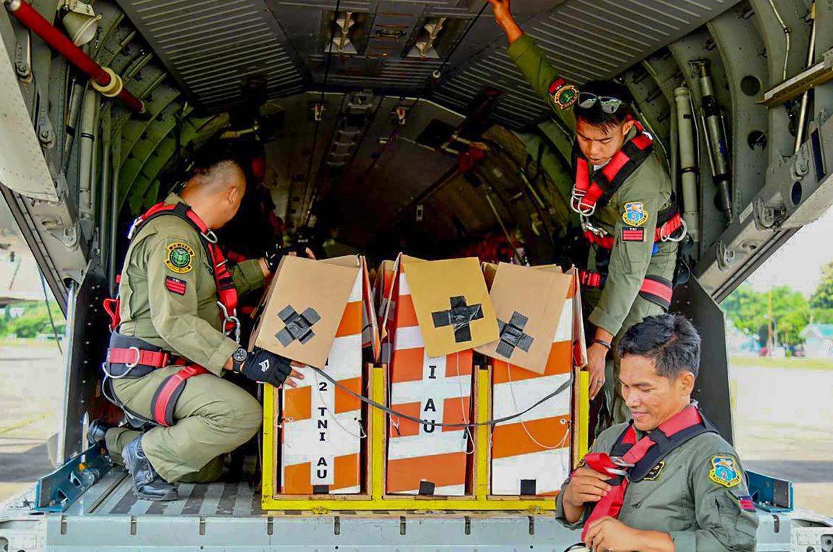 FOTO: Heli Box Jadi Andalan Kirim Bantuan Bencana Sumatera ke Wilayah Sulit Dijangkau