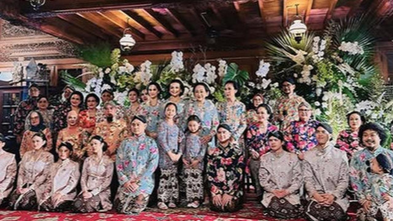 Potret Mulan Jameela Tertunduk saat Foto Sejajar dengan Maia Estianty di Siraman Al Ghazali