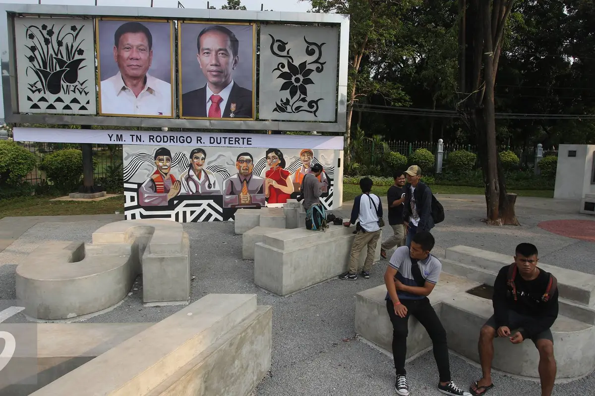 20160908- Foto Raksasa Jokowi dan Duterte Terpampang di Taman Pandang Istana-Jakarta- Immanuel Antonius
