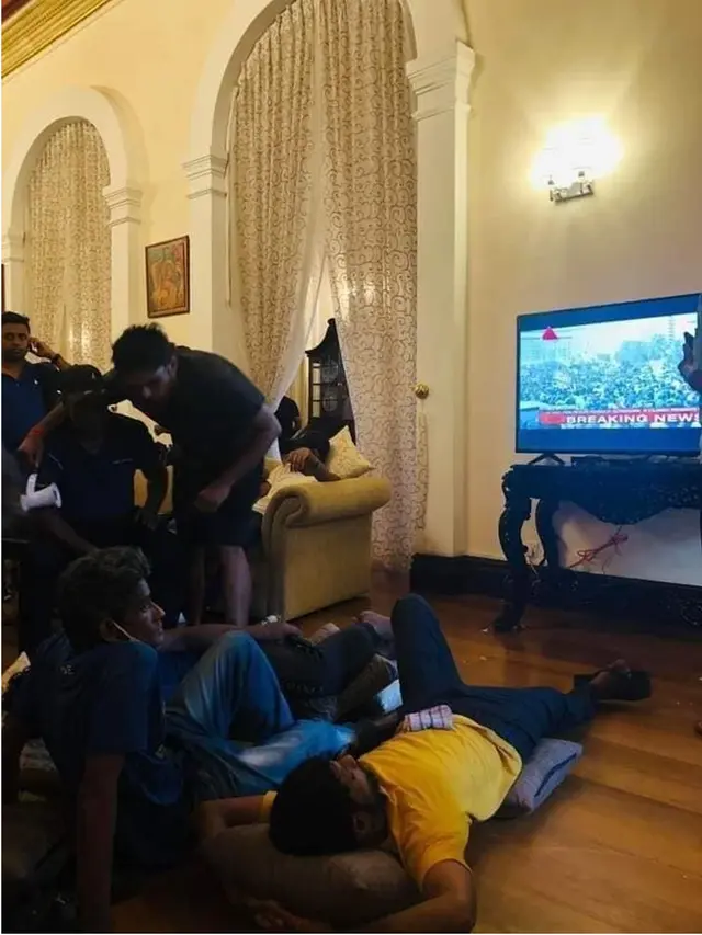 6 Momen Unik Demo di Sri Lanka, Berenang Hingga Tidur di Istana Kepresidenan