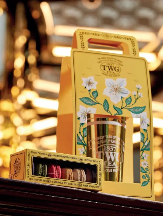 <p>Bertempat di area Ground Floor, TWG Tea Boutique tawarkan produk yang tengah viral. Signature TWG Tea fashion yang disajikan untuk takeaway dengan gelas cup biodegradable berwarna emas nan cantik. Dapat tersaji dingin dan hangat, tea gastronomy experience ini tidak dapat ditemukan di tea house lain. [Foto: TWG Indonesia]</p>