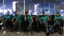 Pemain Timnas Indonesia menonton tv saat berada di hotel jelang  laga uji coba internasional di Bekasi, Selasa (4/10/2017). Indonesia akan berhadapan melawan Kamboja. (Bola.com/M Iqbal Ichsan)