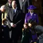 Pangeran George, Pangeran William, Puti Charlotte, dan Kate Middleton hendak pergoi setelah servis di Hari Natal yang dilangsungkan di Gereja St Mary Magdalene, Sandringham, Norfolk, 25 Desember 2019. (BEN STANSALL / AFP)