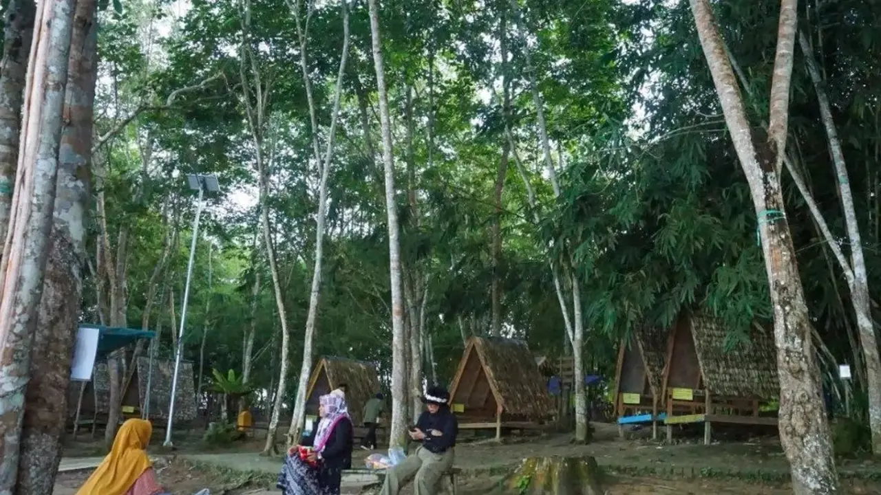 Destinasi wisata alam yang dikelola kelompok tani hutan di Balikpapan, Kalimantan Timur.