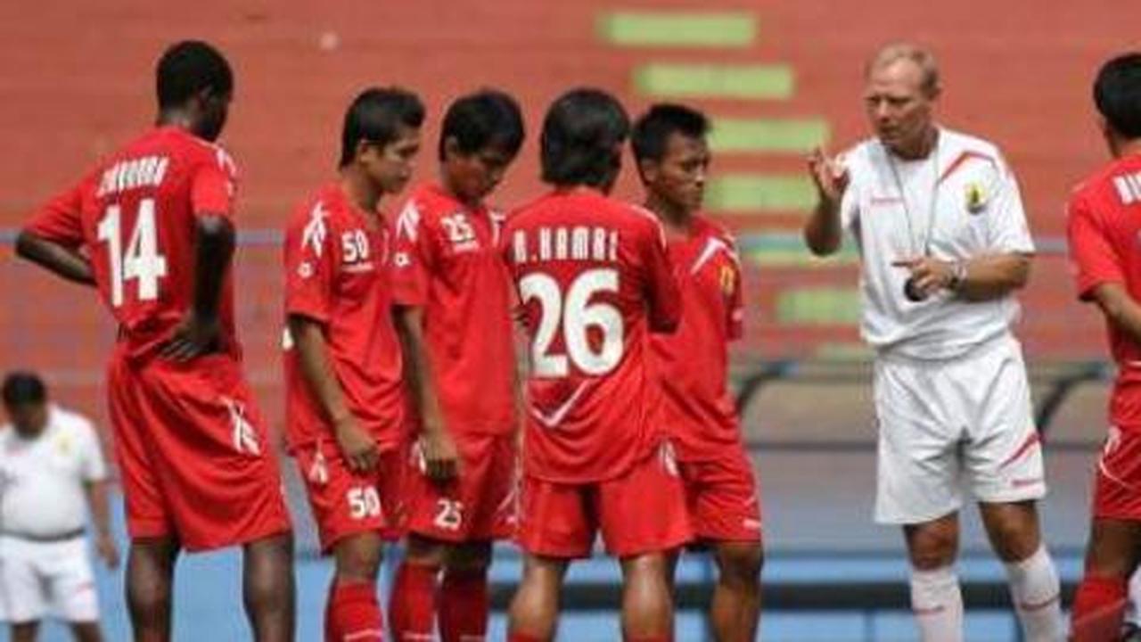Latihan perdana Persema tanpa Irfan Bachdim dan Bima Sakti
