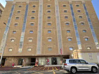 Suasana di kawasan Al Sadd Apartments, Street 817, Building 23, Al Sadd 38, Doha, Qatar, Minggu (20/22/2022). Apartement ini letaknya cukup strategis, dekat dari berbagai fasilitas publik seperti stasiun kereta bawah tanah, Media Center dan beberapa Stadion. (Bola.com/Ade Yusuf Satria)