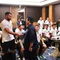 Ketum PSSI, Erick Thohir menemui para pemain timnas Indonesia di Hotel Vaza, Surabaya, Jumat (8/9/2023). (dok PSSI)