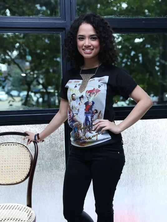 Ditemui di peluncuran poster Negeri Van Oranje di kawasan Kuningan, Jakarta Selatan, Jumat (7/8/2015), Wizzy mengaku antusias mendapatkan kesempatan untuk melantunkan soundtrack film ‘Negeri Van Oranje’. (Galih W. Satria/Bintang.com)