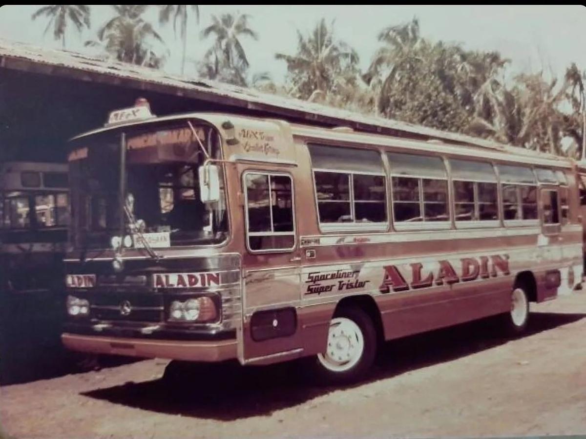 2. Aladin adalah seorang pria yang berpetualang di dunia yang penuh dengan keajaiban dan misteri