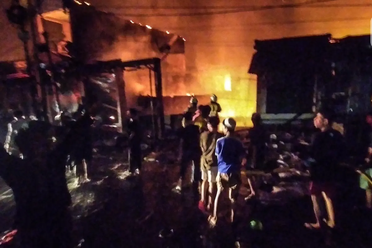 Kebakaran Hebat Hanguskan Kawasan Pasar Gembrong