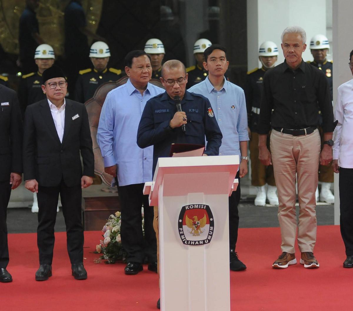 Ketua Komisi Pemilihan Umum (KPU) Hasyim Asy'ari dinyatakan melanggar Kode Etik Penyelenggara Pemilu oleh Dewan Kehormatan Penyelenggara Pemilu (DKPP).