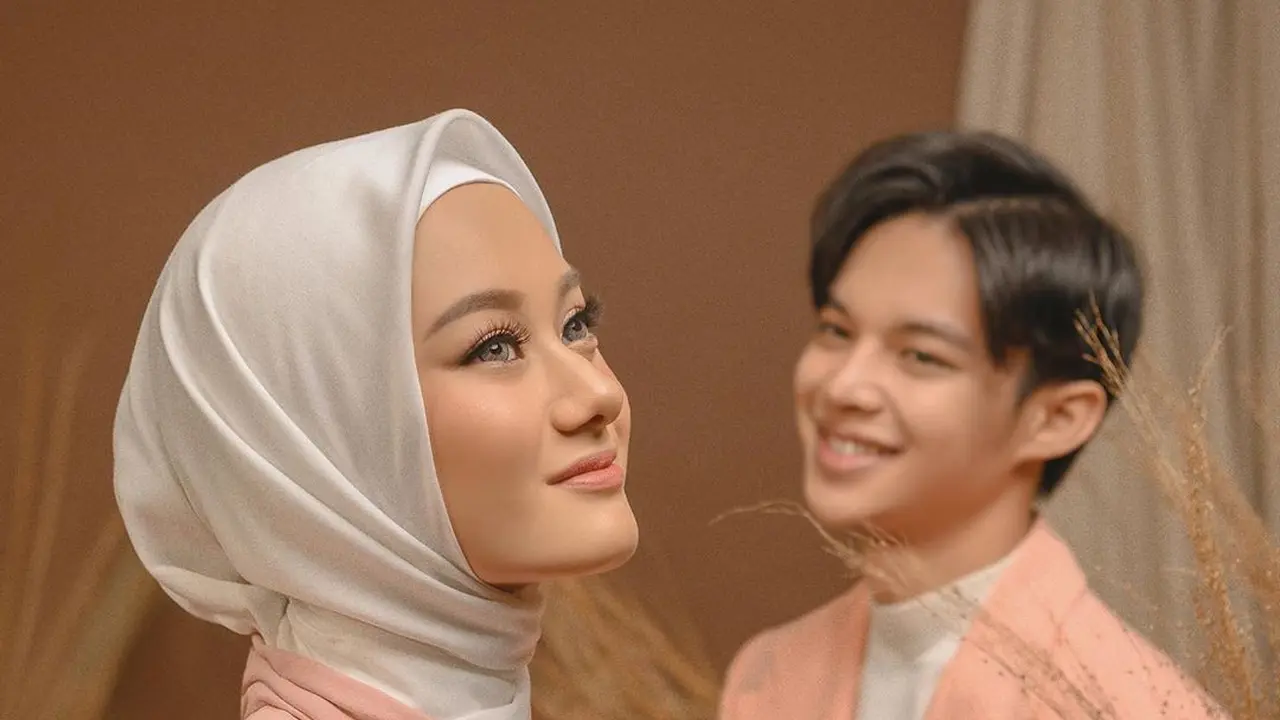 [Fimela] Rey Mbayang dan Dinda Hauw