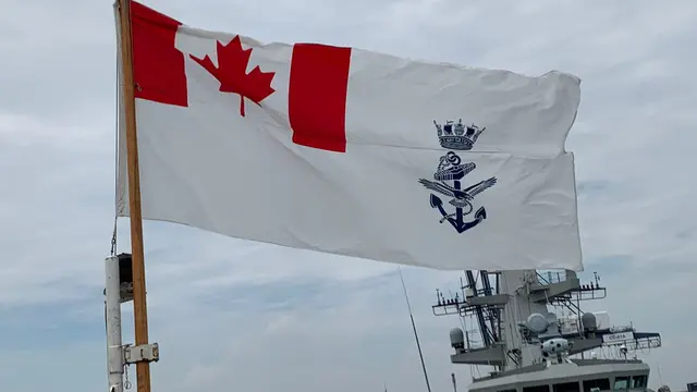 Bendera Kapal Kanada Her Majesty's Canadian Ship (HMCS) Winnipeg