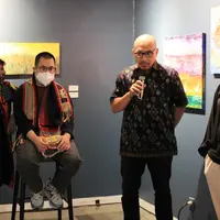 Potret Diego bersama Tommy Hermanses (Matalesoge) dan Yulia Maria (Artotel Group).