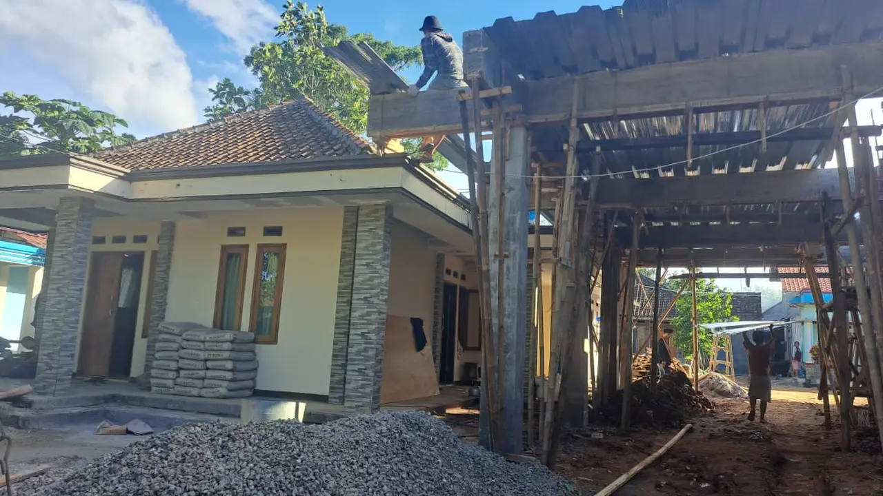 Membantu pembangunan Ponpes Fathur Khoir (Istimewa)