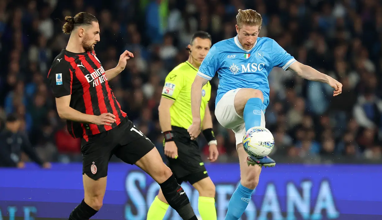 Napoli tak mengendurkan serangan di sisa waktu pertandingan. Namun, skor 1-0 tak berubah hingga wasit meniup peluit tanda akhir laga. (AP Photo/La Presse/Alessandro Garofalo)