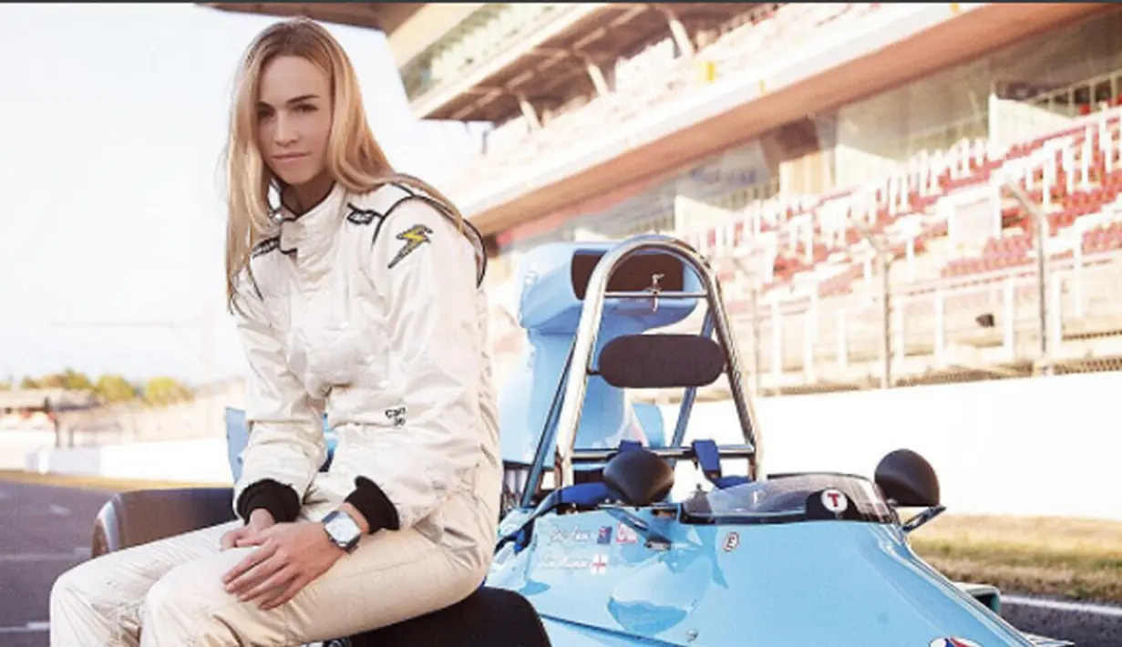 Carmen Jorda bergabung dengan Lotus sebagai pebalap pengembang pada 2015. Pebalap asal Spanyol itu tetap dipertahankan sebagai pebalap pengembang saat Lotus diakuisisi Renault pada 2016. (Bola.com/Instagram Carmen)