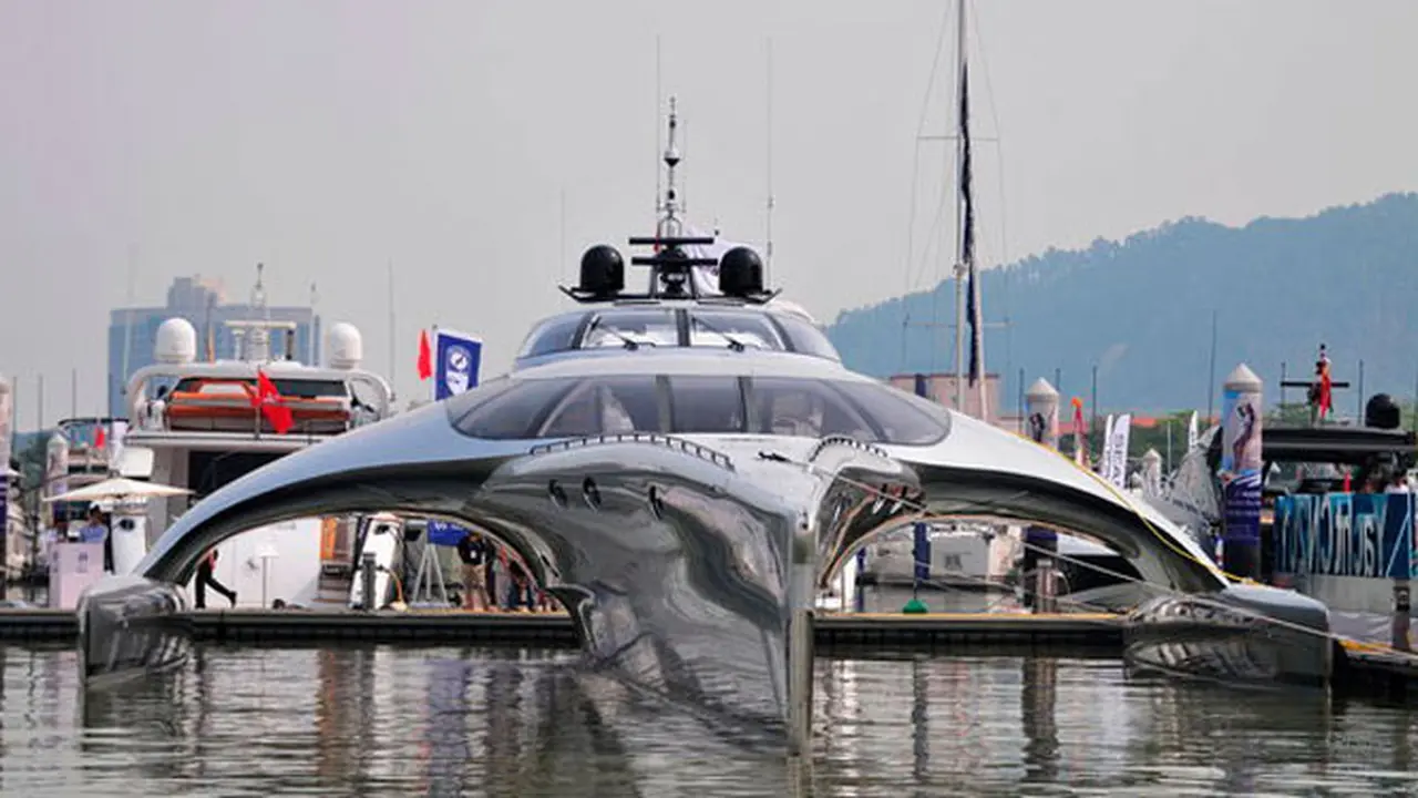 yatch-mewah-131014b.jpg