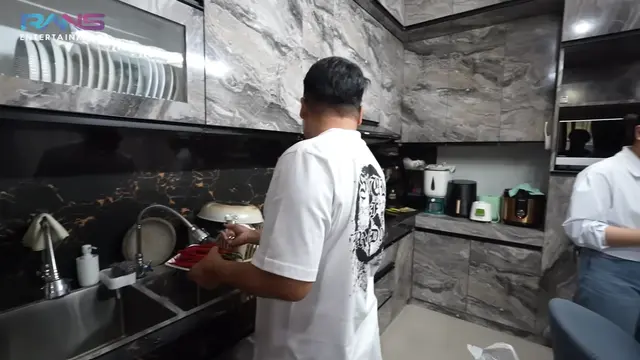 Potret Dapur Rumah Merry Asisten Raffi Ahmad