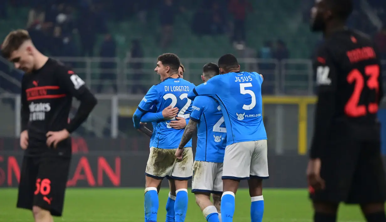 Pada akhirnya, AC Milan tak mampu mencetak gol sama sekali. Rossoneri harus kalah 0-1 dan tergusur dari peringkat kedua klasemen Liga Italia oleh Napoli. Meski memiliki jumlah poin yang sama, Rossoneri masih kalah dalam urusan selisih gol dari Napoli. (AFP/Miguel Medina)