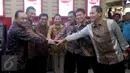(Ki-ka) Deputi BUMN Gatot Trihargo, Dirut BNI Achmad Baiquni, Dirut BTN Maryono, Menteri BUMN Rini Soemarno, Dirut BRI Asmawi Syam, dan Dirut Bank Mandiri Budi Gunadi pada peluncuran Link ATM Himbar' di Jakarta, Senin (21/12). (Liputan6.com/Johan Tallo) 
