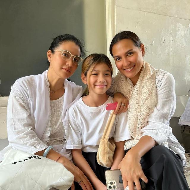 Dinna Olivia bersama Marcella Zalianty (Foto: instagram marcella.zalianty)