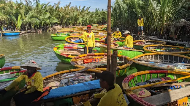 Vietnam Sulap Tempat Persembunyian Perang Jadi Destinasi Wisata Coconut Village, Susur Sungai dengan Perahu Berbentuk Mangkuk