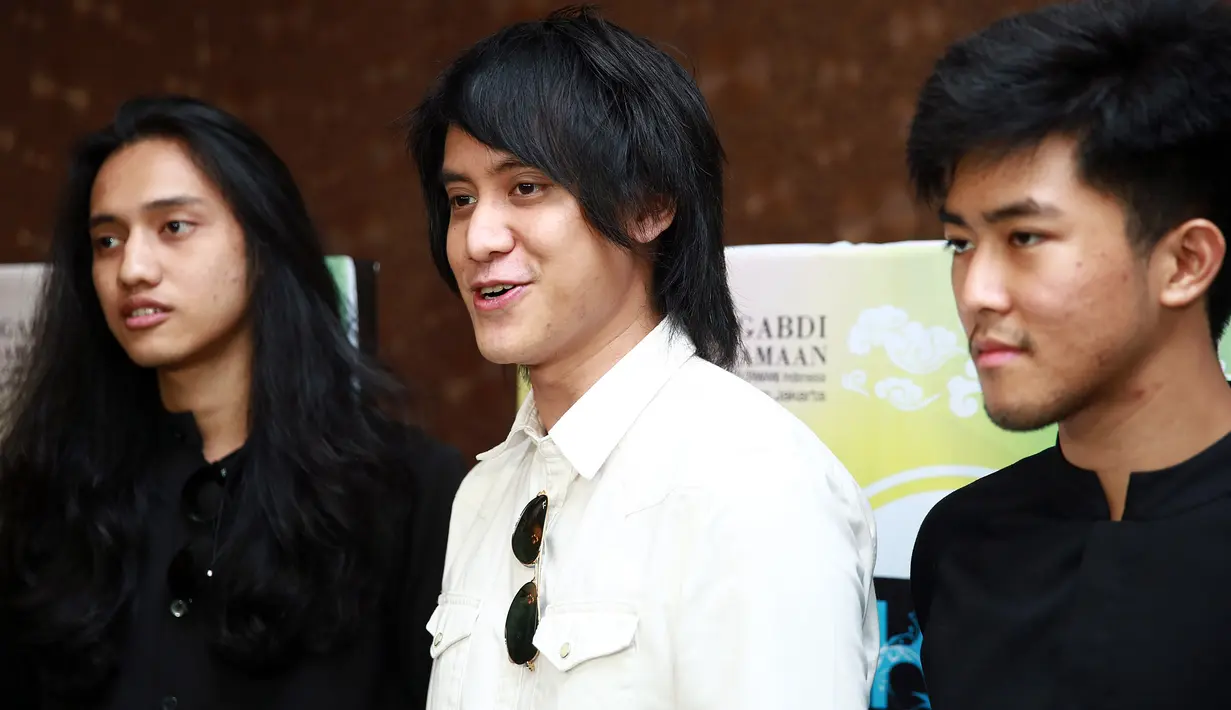 "Aman-aman saja sih, Vierra juga lagi fokus album juga. Jadi akan sama-sama rilis di bulan Juli, tapi beda tanggal," ungkap Kevin Aprilio. (Deki Prayoga/Bintang.com)