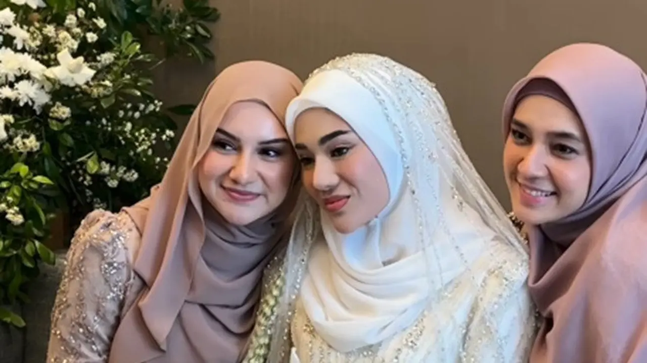 Potret Dhini Aminarti dan Irish Bella Jadi Bridesmaid Clara Shinta