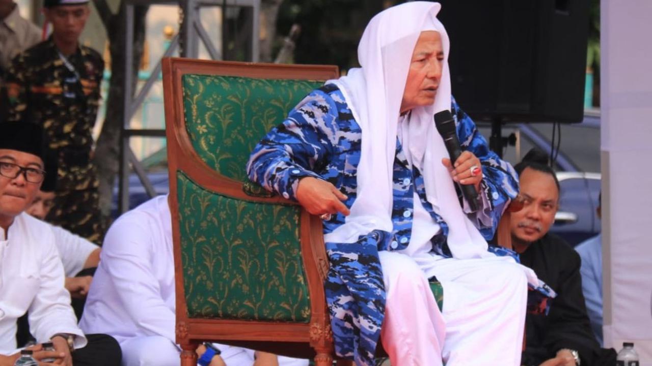 "Kalau ini semua sudah melekat kepada anak bangsa, karena Indonesia di atas, dari semua yang ada di Indonesia, partai-partai lainnya adalah Indonesia paling tinggi," lanjut Habib Luthfi.