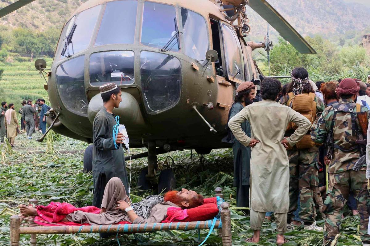 FOTO: Pemandangan Pilu, Gempa Hancurkan Satu Desa di Afghanistan