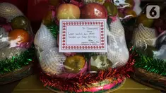 Parcel terlihat  ditoko buah di Jalan Barito, Jakarta, Minggu (11/7/2021). Surayem mengaku omset menjual parcel yang dijual secara online meningkat drastis hampir 100 persen dalam sepekan terakhir ini. (Liputan6.com/Johan Tallo)